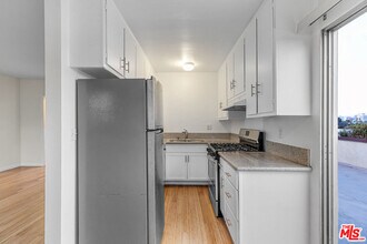 2637 S Centinela Ave in Santa Monica, CA - Foto de edificio - Building Photo