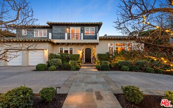 1064 Amalfi Dr in Los Angeles, CA - Building Photo - Building Photo