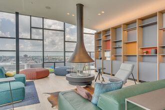 Porte in Chicago, IL - Building Photo - Interior Photo