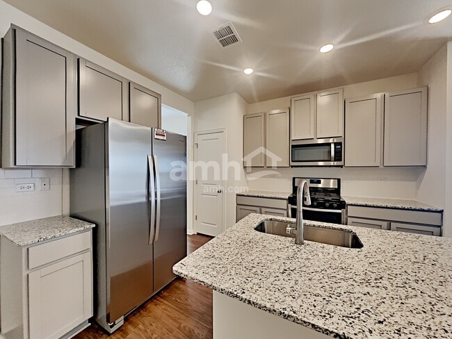 345 Pebble Beach Run in New Braunfels, TX - Foto de edificio - Building Photo