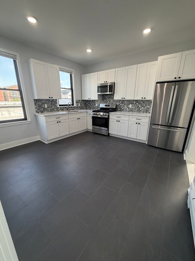 6720 Kennedy Blvd W in West New York, NJ - Building Photo - Building Photo
