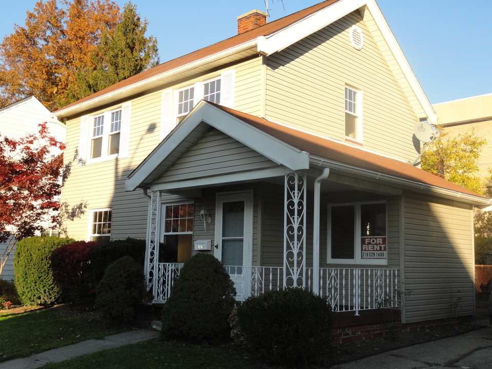 1579 Blossom Park Ave in Lakewood, OH - Building Photo