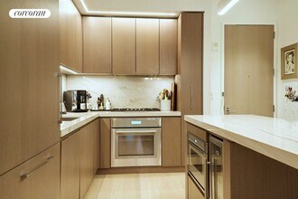 77 Charlton St in New York, NY - Building Photo - Building Photo