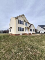 7221 Oakmere Ct in Richmond, VA - Building Photo