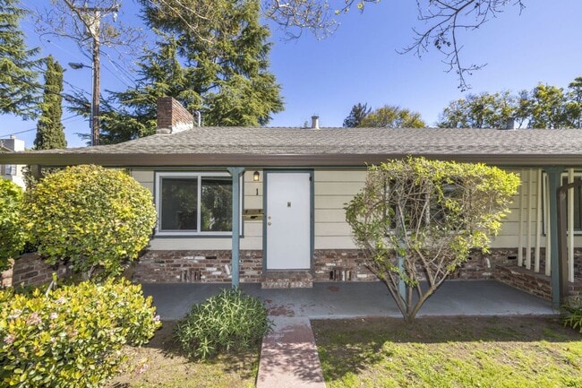 691 Roble Ave in Menlo Park, CA - Building Photo - Building Photo