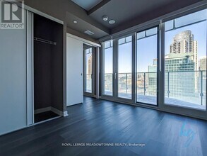 3900 Confederation Pkwy in Mississauga, ON - Building Photo - Building Photo