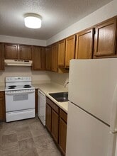 655 Talcottville Rd in Vernon, CT - Foto de edificio - Building Photo