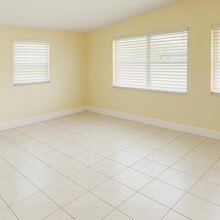 747 Orchid Dr in Royal Palm Beach, FL - Building Photo - Building Photo