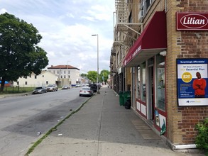 558 Main St in Poughkeepsie, NY - Building Photo - Building Photo