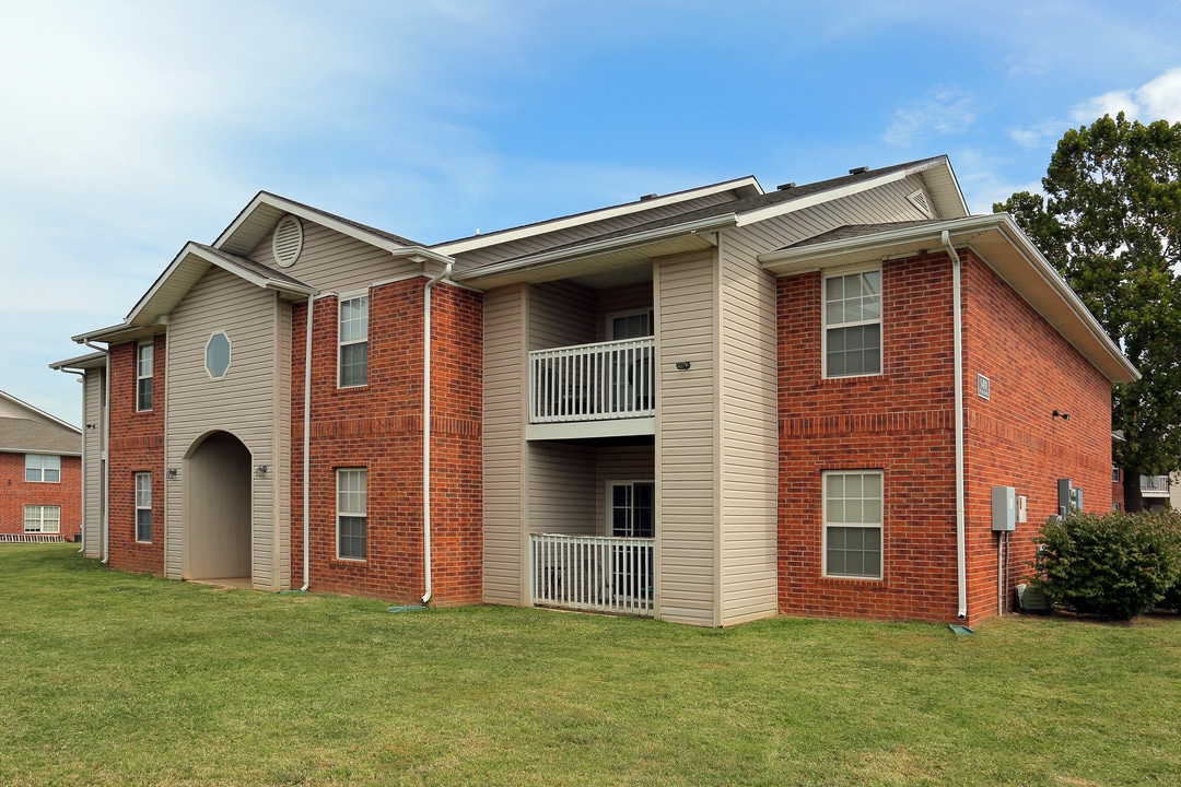 Creekside Clearing Apartments in Bentonville, AR - Building Photo