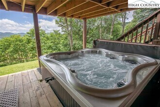 1776 Beech Mountain Pkwy in Banner Elk, NC - Foto de edificio - Building Photo