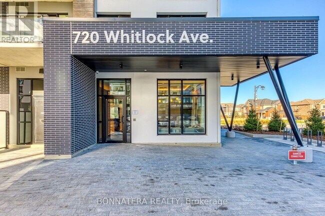 720 Whitlock Ave in Milton, ON - Building Photo - Building Photo