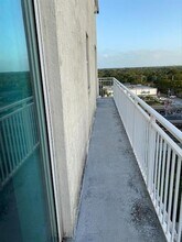 7280 SW 90th St, Unit 709 in Miami, FL - Building Photo - Building Photo