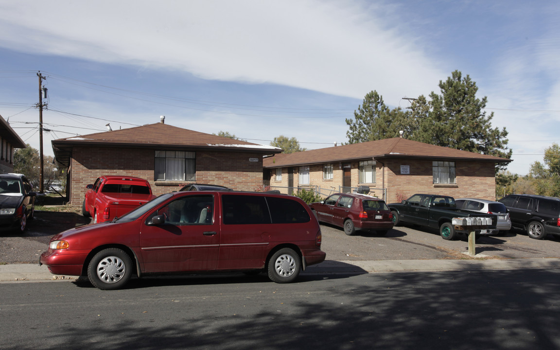 Fenton Apartments in Lakewood, CO - Building Photo