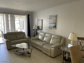 10028 Colonial Country Club Blvd in Ft. Myers, FL - Building Photo - Building Photo