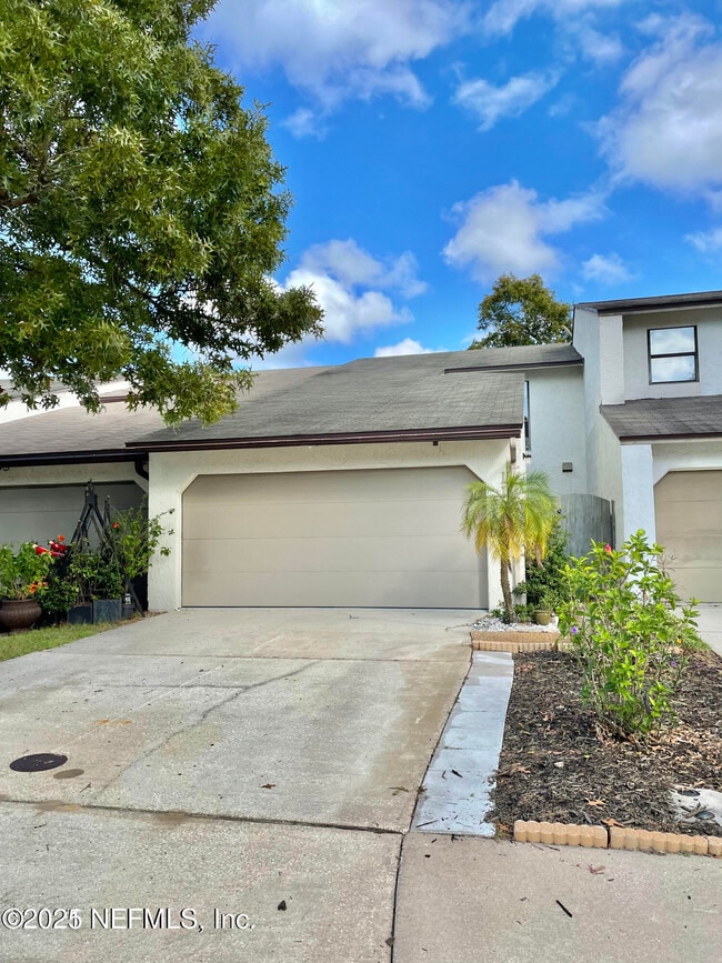 1185 W Romaine Cir in Jacksonville, FL - Building Photo - Building Photo
