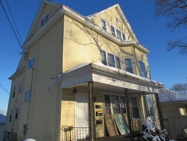 98 Brookline St in Worcester, MA - Foto de edificio - Building Photo