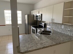 5620 NW 114th Path in Doral, FL - Building Photo - Building Photo