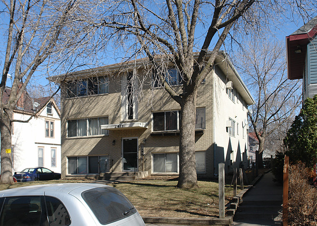 2417 Elliot Ave S in Minneapolis, MN - Building Photo - Building Photo