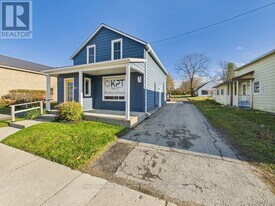 953 Queen St in Kincardine, ON - Building Photo