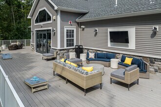 The Cove at Gateway Commons in East Lyme, CT - Foto de edificio - Building Photo