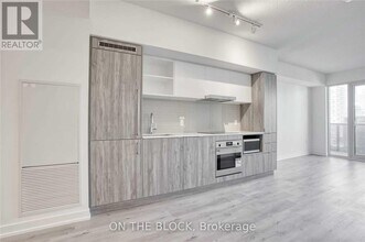 138 Downes St in Toronto, ON - Building Photo - Building Photo