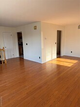 97 Arlington Ave in Valley Stream, NY - Building Photo - Building Photo