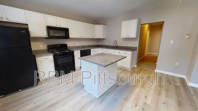 2824 Salisbury St in Pittsburgh, PA - Building Photo