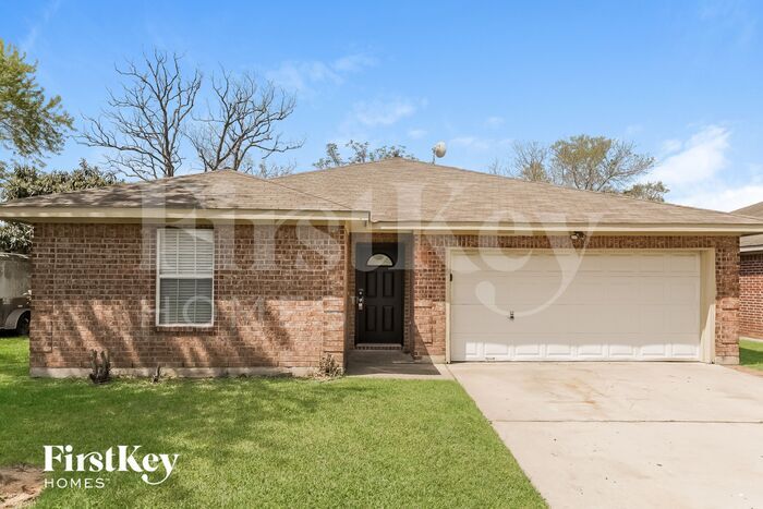 1610 Quail Run in Brookshire, TX - Building Photo