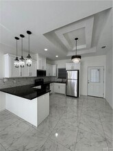 15 N Blair Ave in Edinburg, TX - Foto de edificio - Building Photo