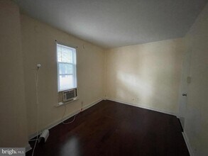 261 Queen St in Philadelphia, PA - Building Photo - Building Photo