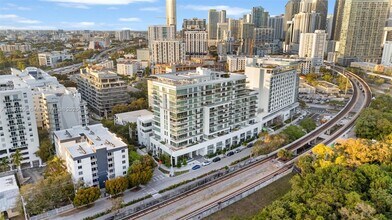 1600 SW 1st Ave, Unit 307 in Miami, FL - Building Photo - Building Photo