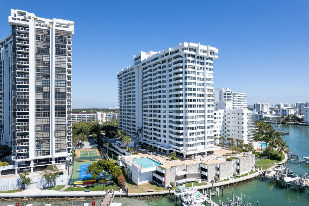 Costa Brava in Miami Beach, FL - Building Photo