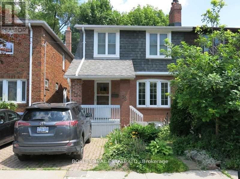 33 Lorindale Ave in Toronto, ON - Building Photo