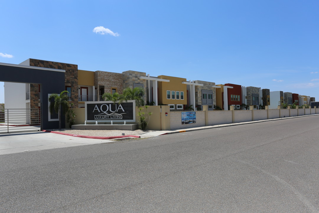 Aqua Luxury Living in Mission, TX - Foto de edificio
