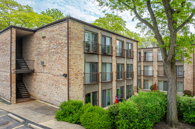 1970 Cherry Ln in Northbrook, IL - Building Photo - Building Photo