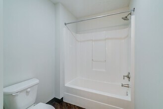 Neon Flats Apartments in Minneapolis, MN - Foto de edificio - Building Photo