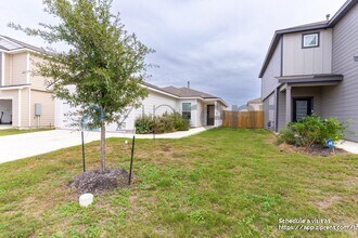 366 Fairlawn Wy in Maxwell, TX - Foto de edificio - Building Photo