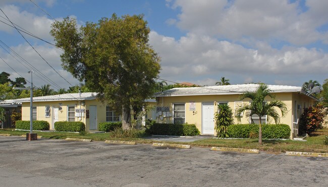 923-925 NE 18th Ave in Fort Lauderdale, FL - Building Photo - Building Photo