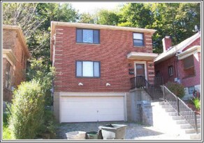 235 Frankfort Ave, Unit One - Downstairs in Pittsburgh, PA - Building Photo