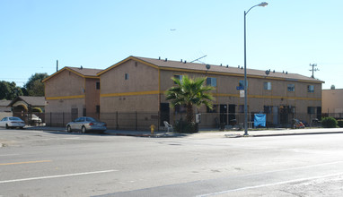 7406 S Broadway in Los Angeles, CA - Building Photo - Building Photo