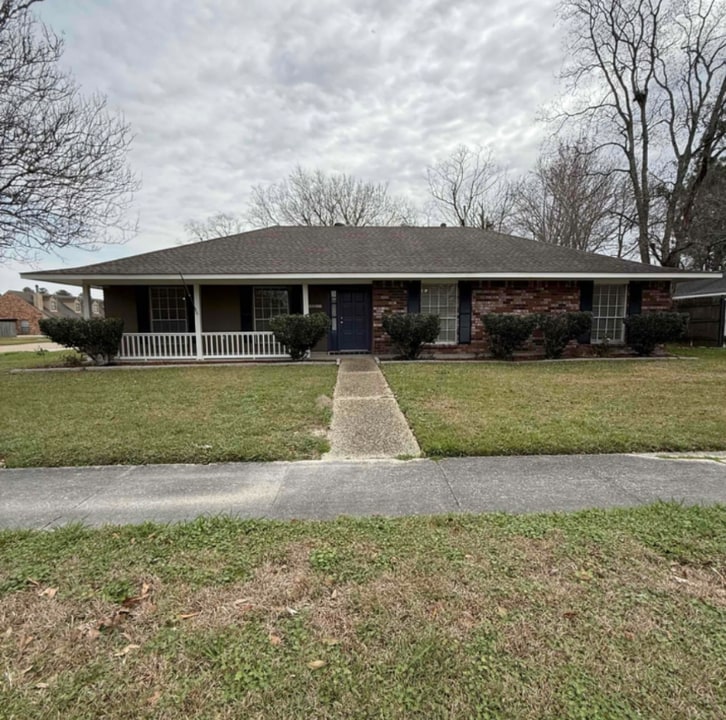 3011 Cavalier Dr in Baton Rouge, LA - Foto de edificio