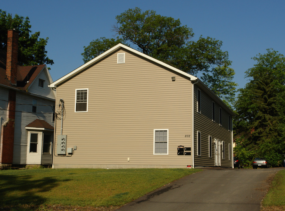 832 Michigan Ave in Youngstown, OH - Building Photo