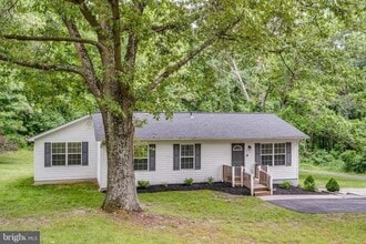 3757 Hunting Creek Rd in Huntingtown, MD - Building Photo - Building Photo