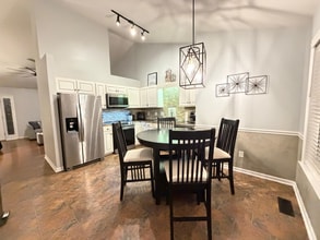 5933 Old Plank Rd in High Point, NC - Foto de edificio - Building Photo