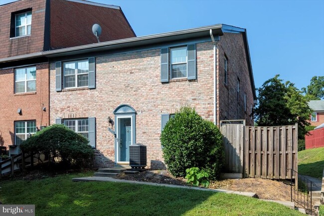 9860 Hagel Cir in Lorton, VA - Building Photo - Building Photo