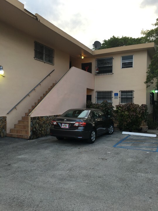 160 NE 55th St in Miami, FL - Building Photo