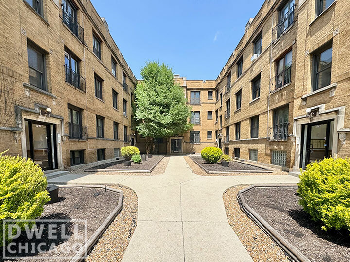 732 W Roscoe St, Unit 1N in Chicago, IL - Building Photo