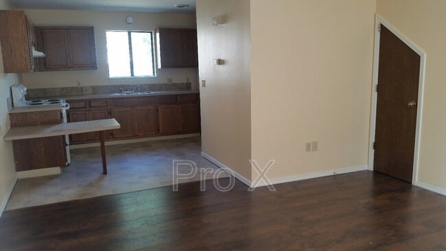 1106 S Joplin St in Pittsburg, KS - Foto de edificio - Building Photo