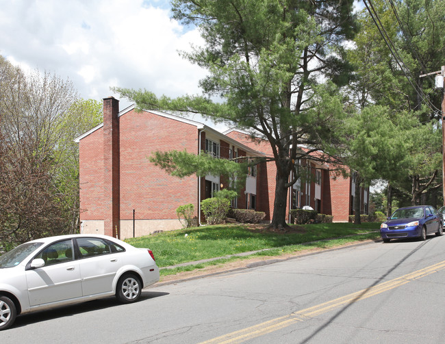 Meadoway Gardens in Middletown, CT - Building Photo - Building Photo